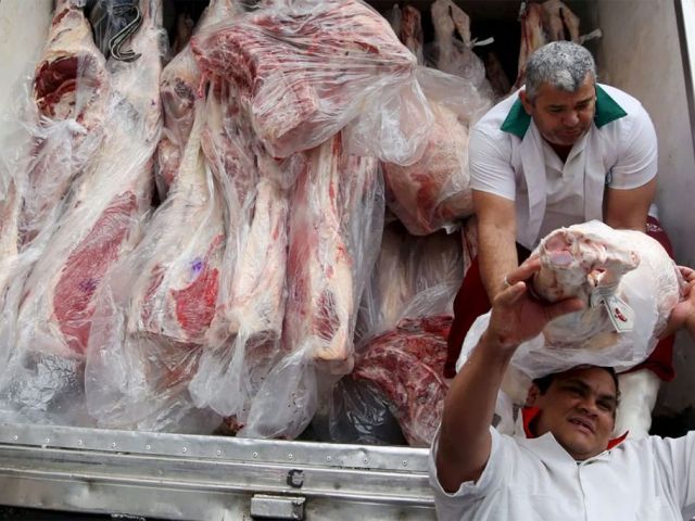 Meat-frozen-worker-1024x683